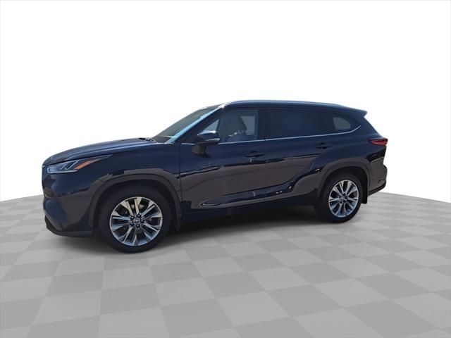 used 2021 Toyota Highlander car, priced at $31,374