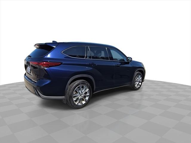 used 2021 Toyota Highlander car, priced at $31,374