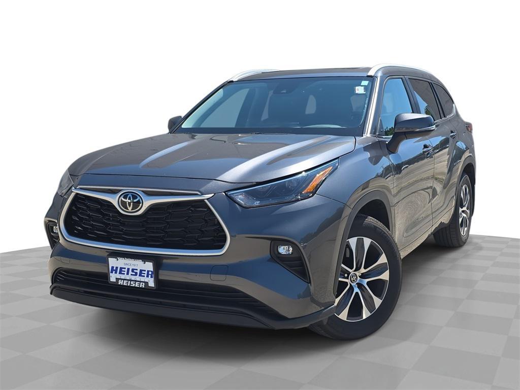 used 2023 Toyota Highlander car, priced at $39,497