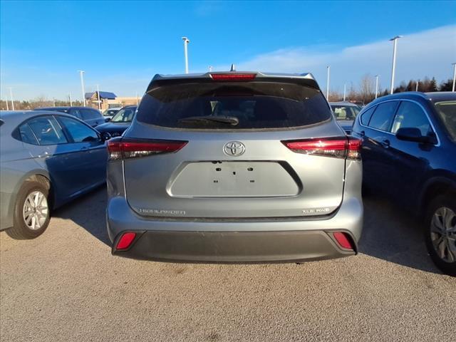 used 2022 Toyota Highlander car, priced at $36,392