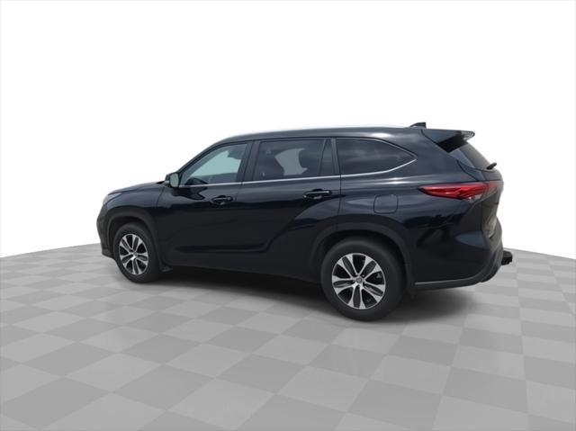 used 2023 Toyota Highlander car, priced at $34,995