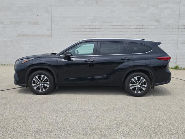 used 2023 Toyota Highlander car, priced at $34,995