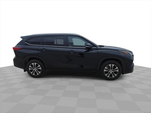 used 2023 Toyota Highlander car, priced at $34,995