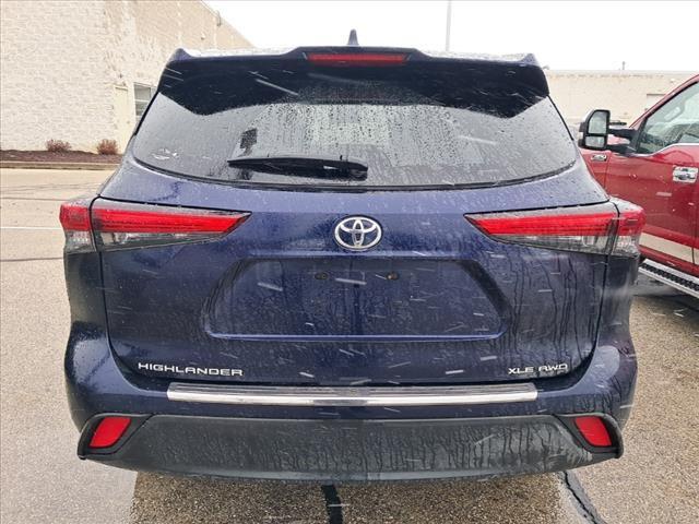 used 2022 Toyota Highlander car, priced at $35,289