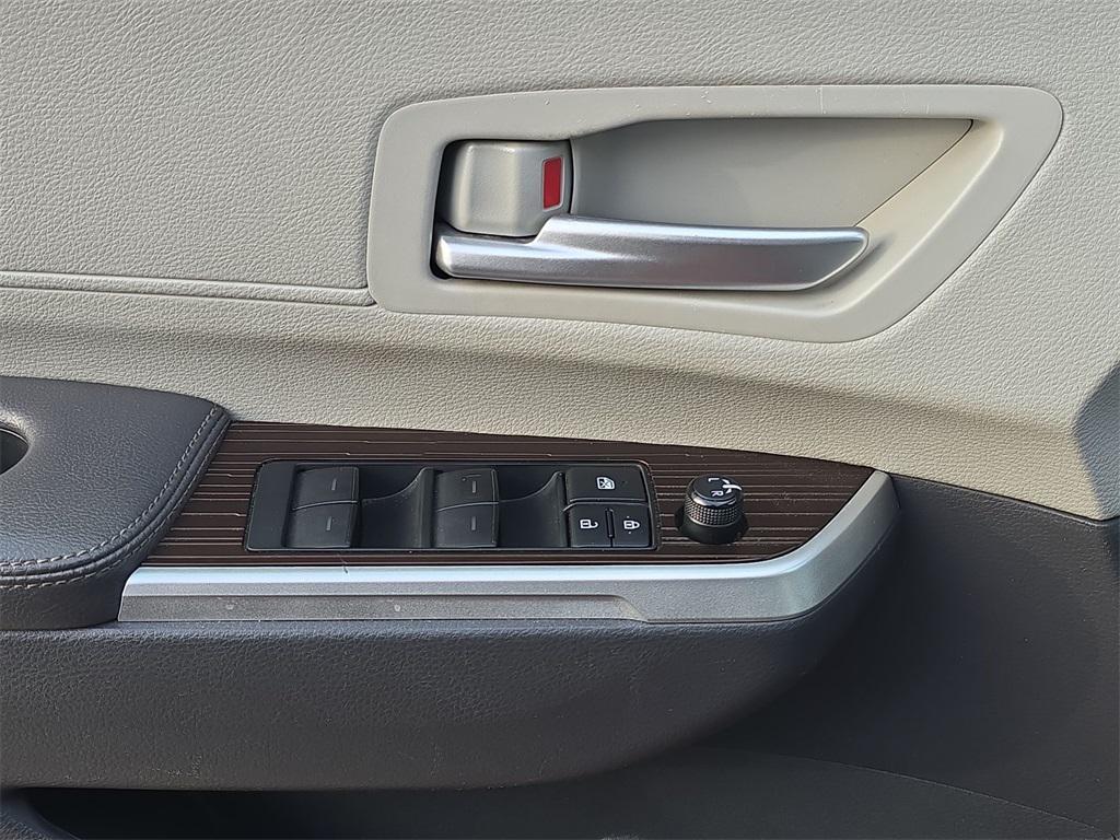 used 2021 Toyota Sienna car, priced at $31,393