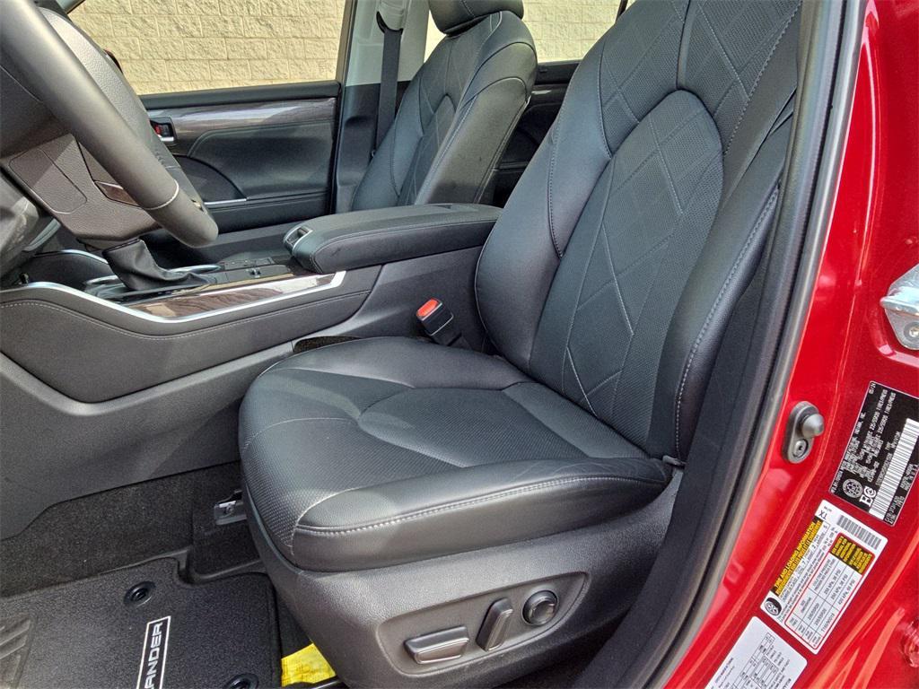 used 2024 Toyota Highlander Hybrid car, priced at $51,499
