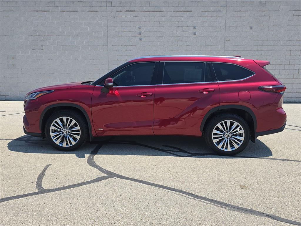 used 2024 Toyota Highlander Hybrid car, priced at $52,995