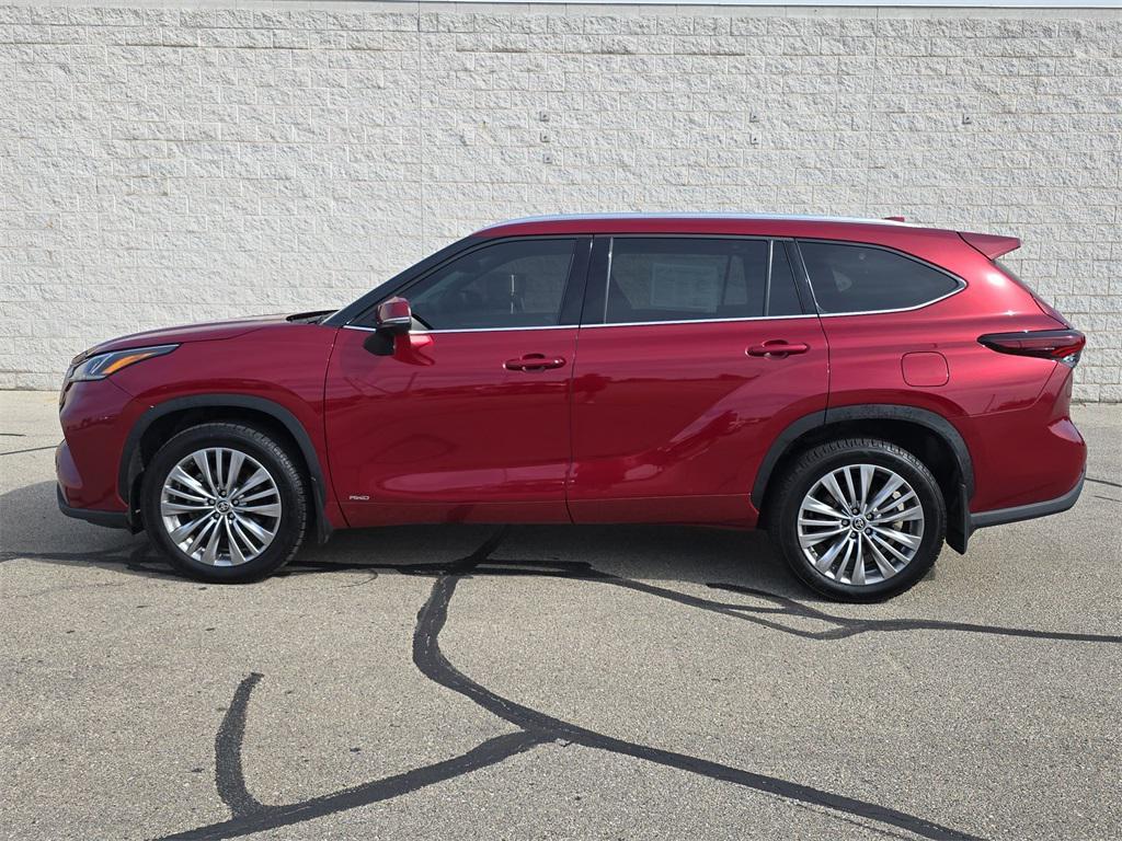 used 2024 Toyota Highlander Hybrid car, priced at $51,499