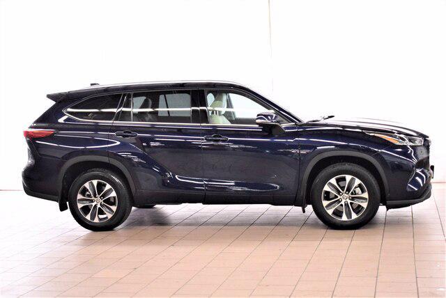 used 2021 Toyota Highlander car, priced at $31,372