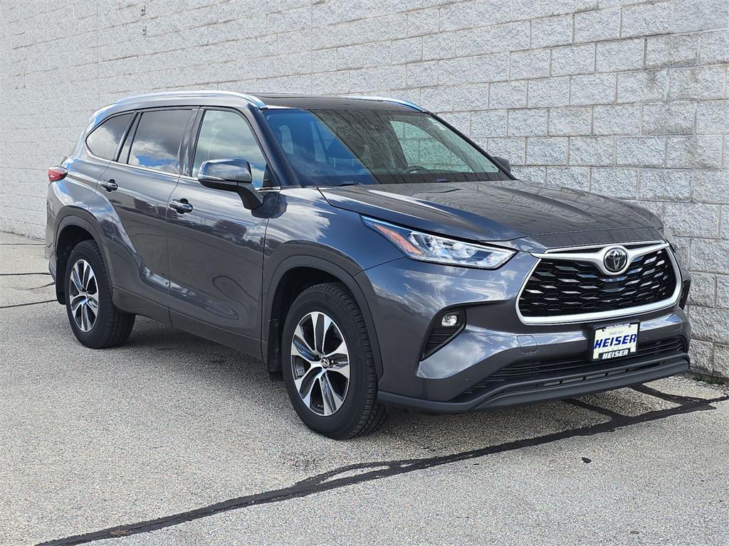 used 2020 Toyota Highlander car, priced at $23,995