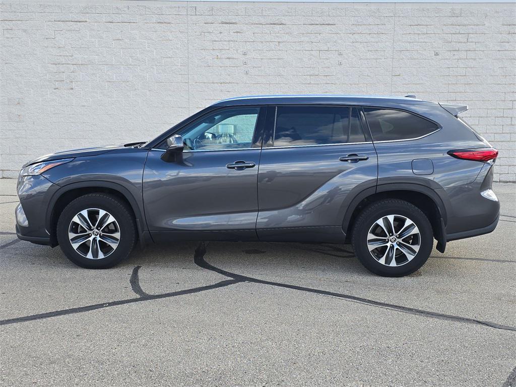 used 2020 Toyota Highlander car, priced at $23,995