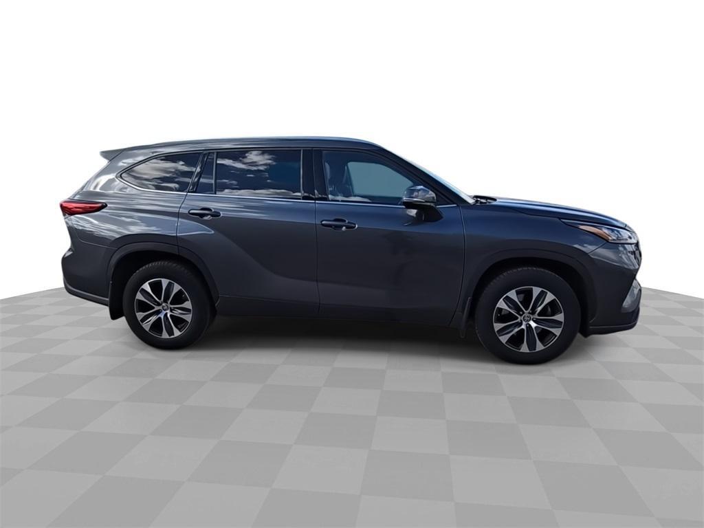 used 2020 Toyota Highlander car, priced at $23,995