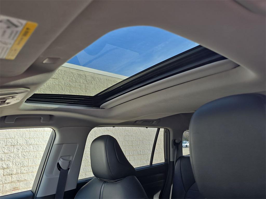 used 2020 Toyota Highlander car, priced at $23,995