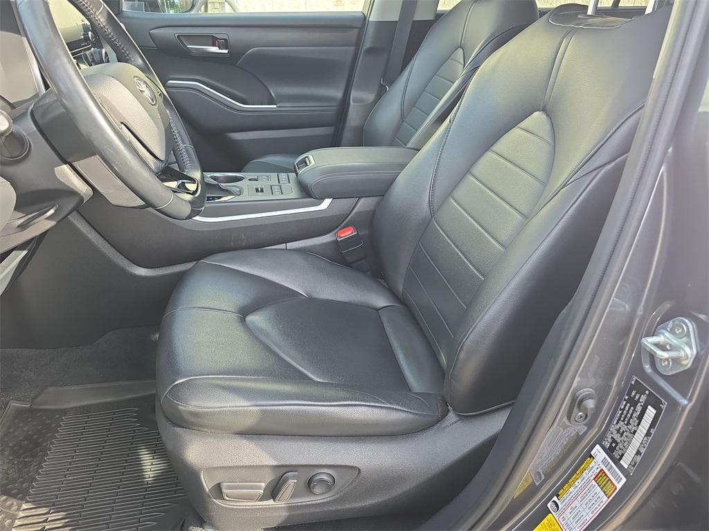 used 2020 Toyota Highlander car, priced at $23,995