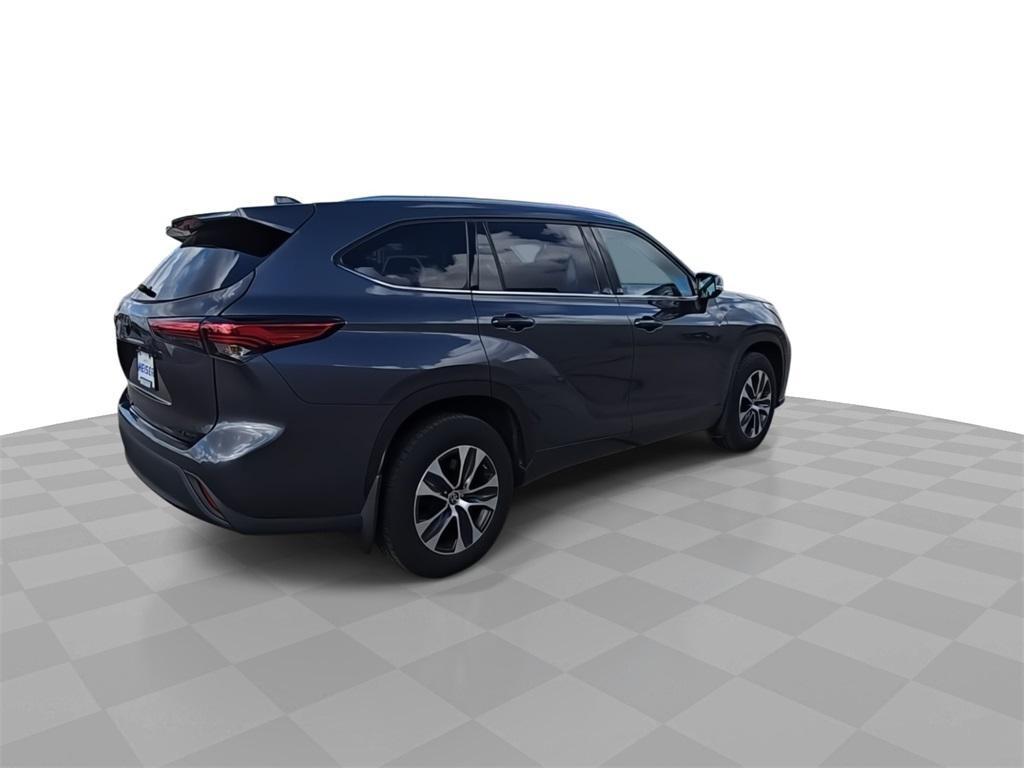 used 2020 Toyota Highlander car, priced at $23,995