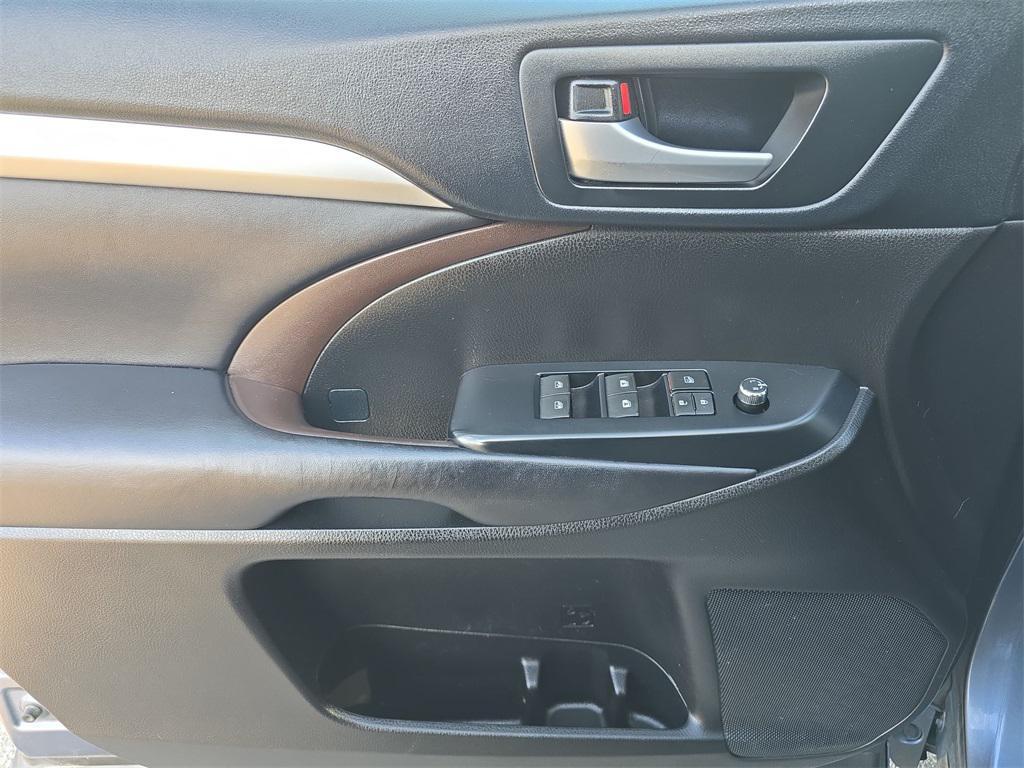 used 2018 Toyota Highlander Hybrid car, priced at $21,909