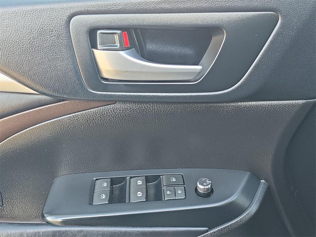 used 2018 Toyota Highlander Hybrid car, priced at $21,909