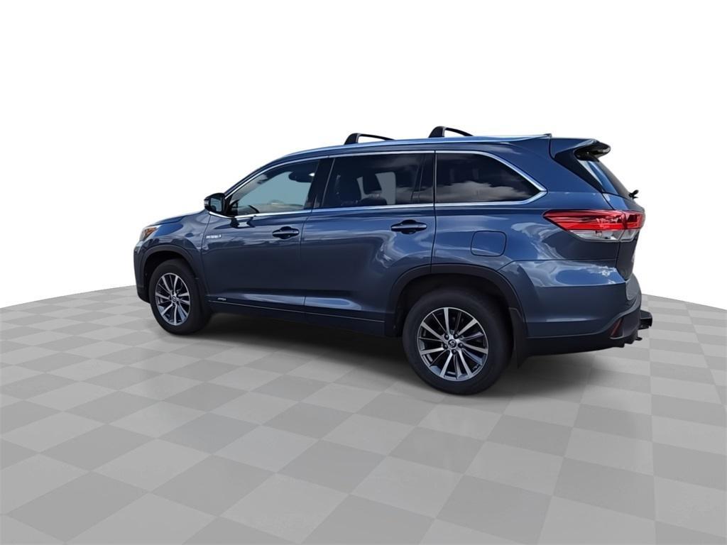 used 2018 Toyota Highlander Hybrid car, priced at $22,995