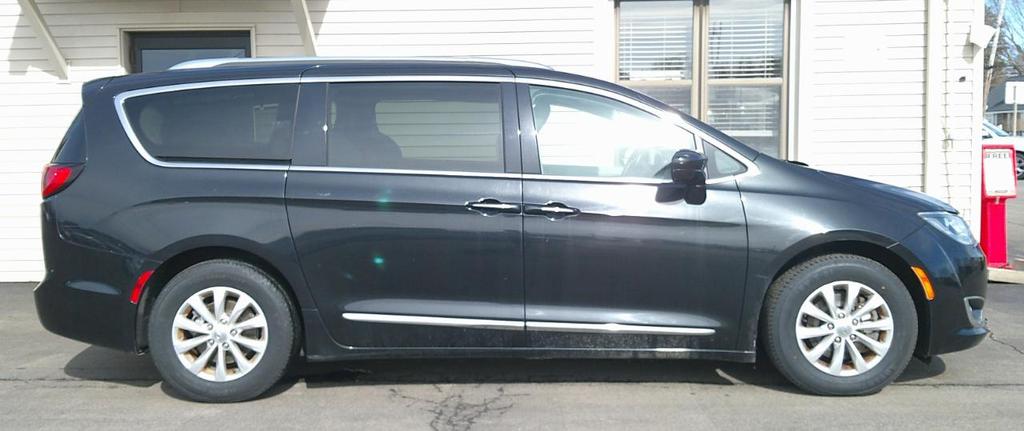 used 2018 Chrysler Pacifica car, priced at $17,500
