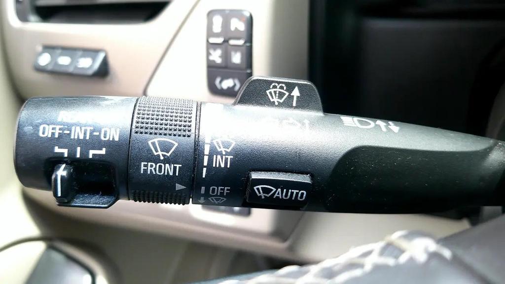 used 2015 GMC Yukon XL car, priced at $26,500