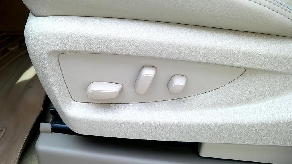 used 2015 GMC Yukon XL car, priced at $26,500