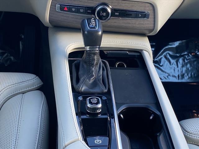 used 2022 Volvo XC90 car, priced at $32,400