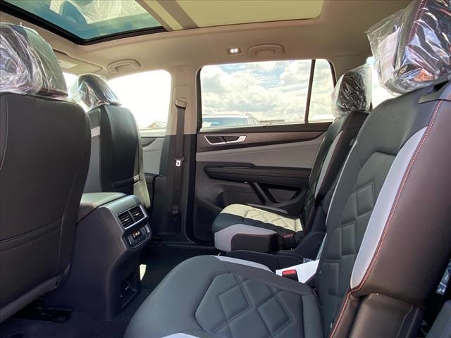 new 2025 Volkswagen Atlas car, priced at $39,999