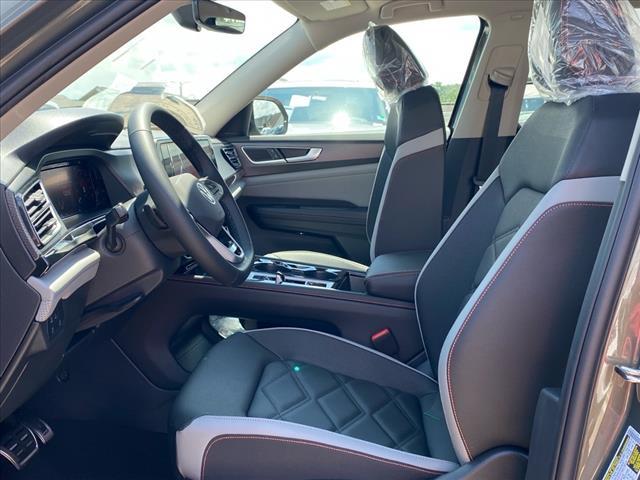 new 2025 Volkswagen Atlas car, priced at $39,999
