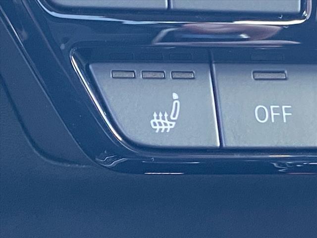 used 2025 Audi Q4 e-tron car, priced at $33,500