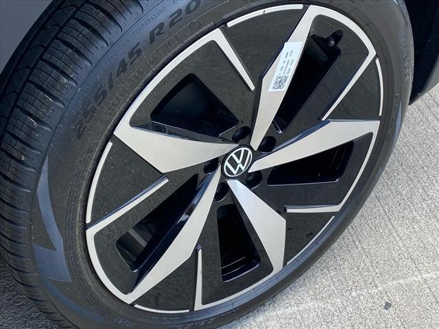 new 2025 Volkswagen ID.4 car, priced at $45,656