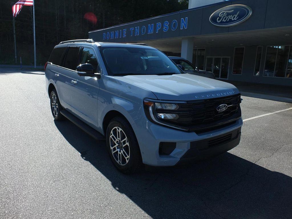 new 2025 Ford Expedition car, priced at $73,835