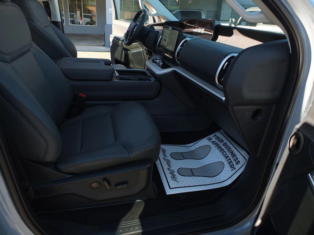 new 2025 Ford Expedition car, priced at $73,835