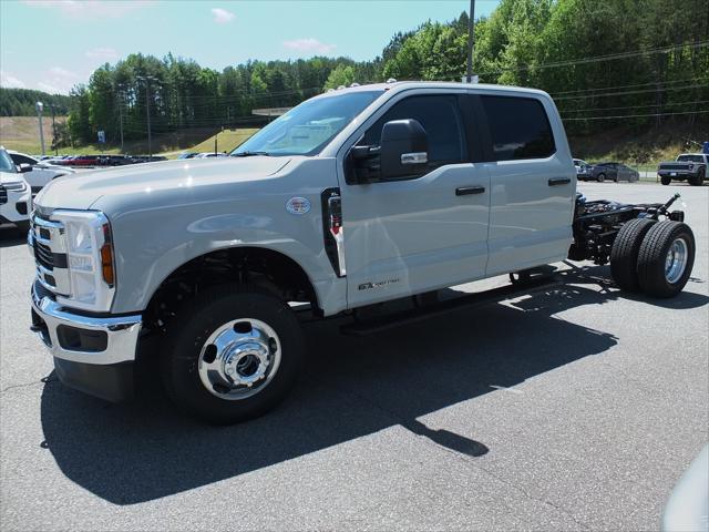 new 2025 Ford F-350 car, priced at $73,610