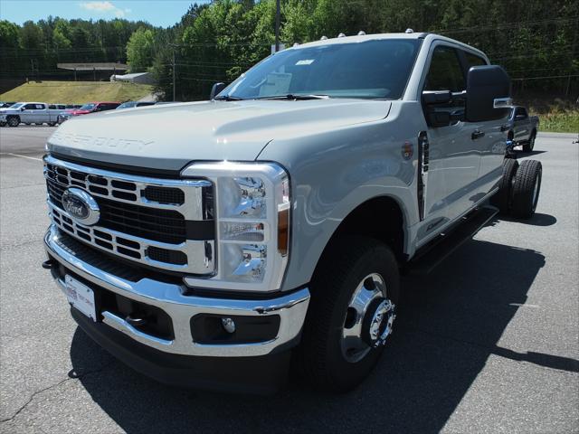 new 2025 Ford F-350 car, priced at $73,610