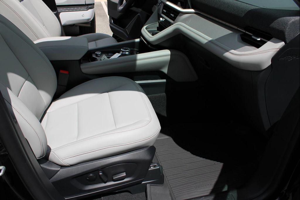 new 2025 Ford Explorer car, priced at $48,915