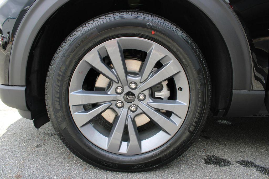 new 2025 Ford Explorer car, priced at $48,915