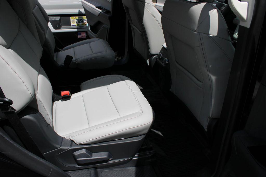 new 2025 Ford Explorer car, priced at $48,915