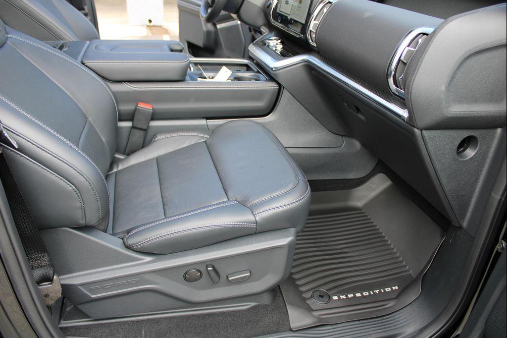 new 2025 Ford Expedition car, priced at $84,685