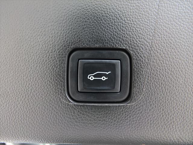 used 2022 Chevrolet Traverse car, priced at $35,976