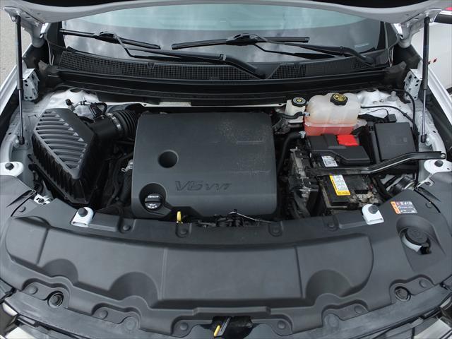 used 2022 Chevrolet Traverse car, priced at $35,976