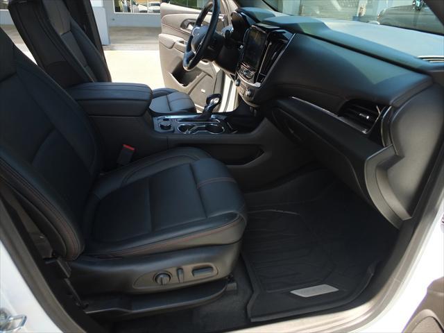 used 2022 Chevrolet Traverse car, priced at $31,899