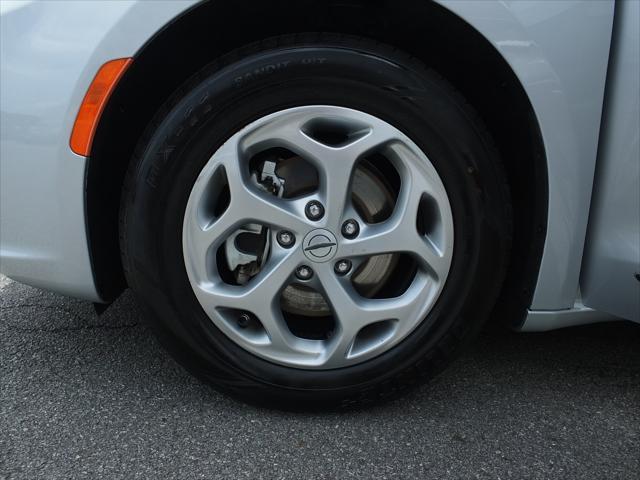 used 2023 Chrysler Pacifica car, priced at $29,985