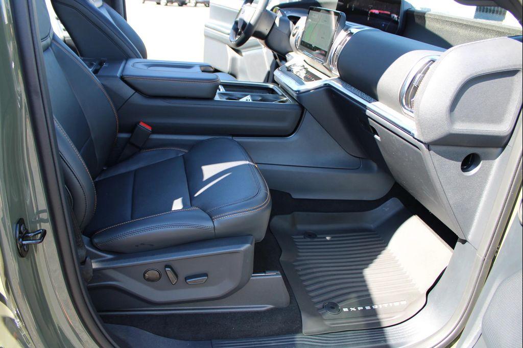 new 2025 Ford Expedition car, priced at $83,945