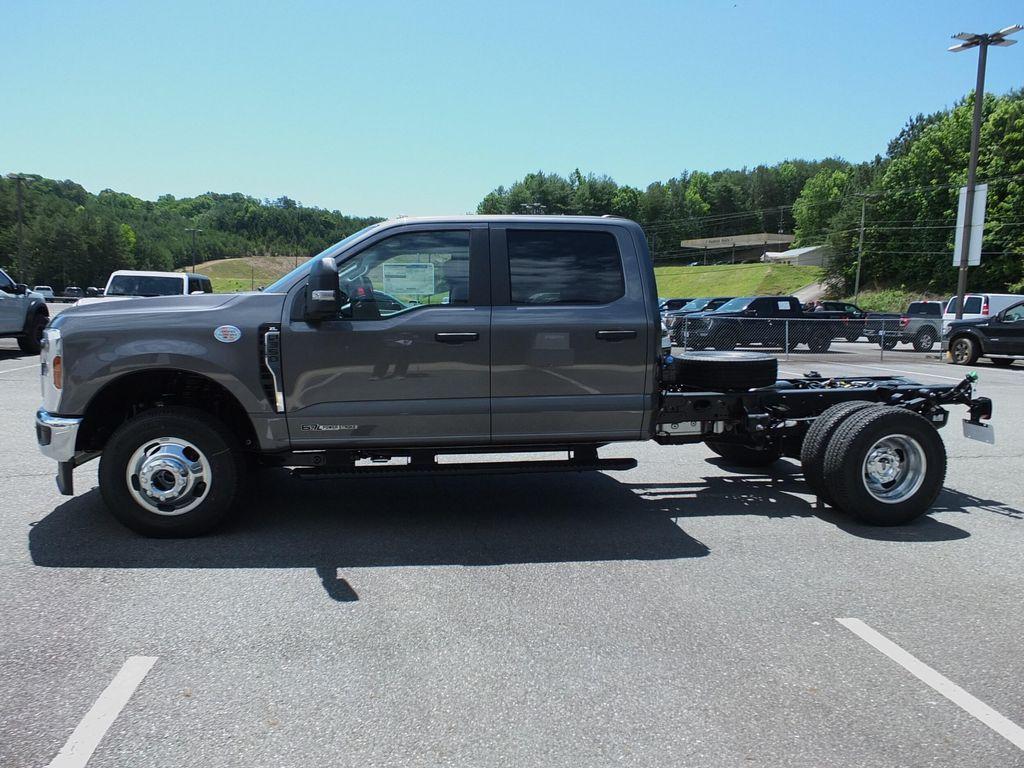 new 2025 Ford F-350 car, priced at $73,610