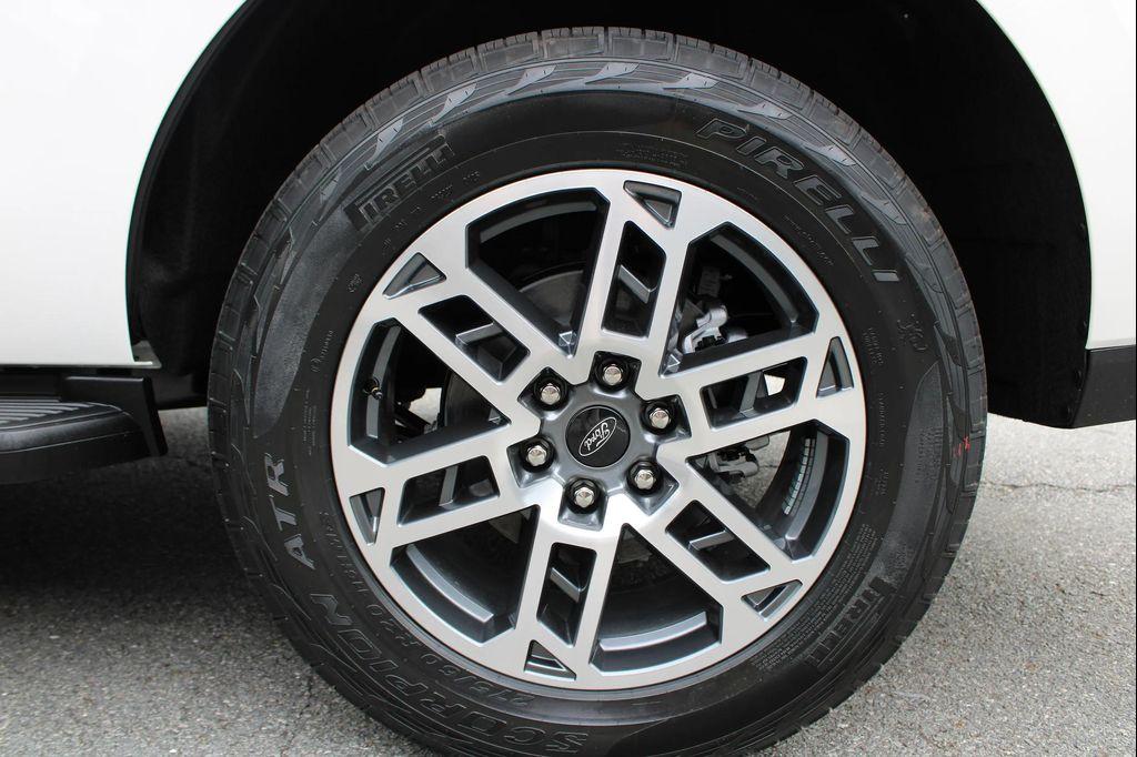 new 2025 Ford Expedition car, priced at $73,995