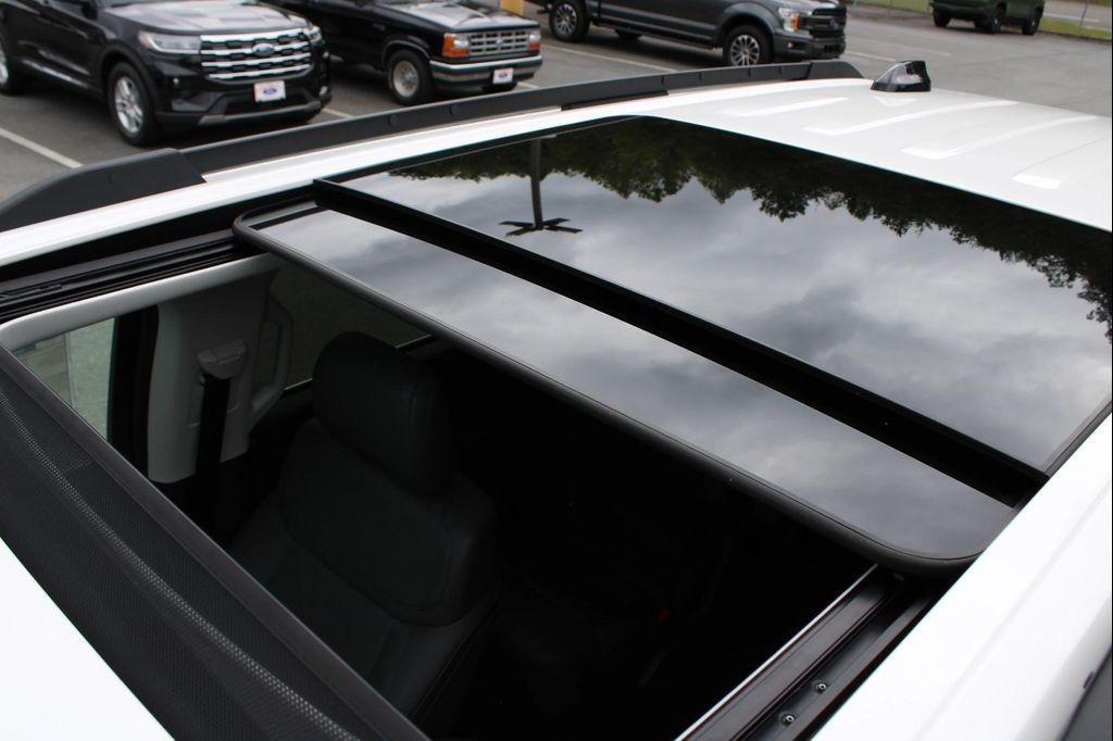 new 2025 Ford Expedition car, priced at $73,995