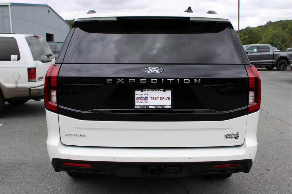 new 2025 Ford Expedition car, priced at $73,995