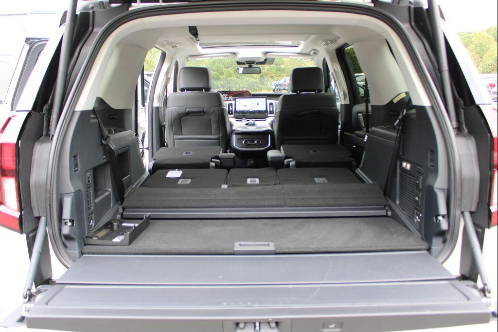 new 2025 Ford Expedition car, priced at $73,995