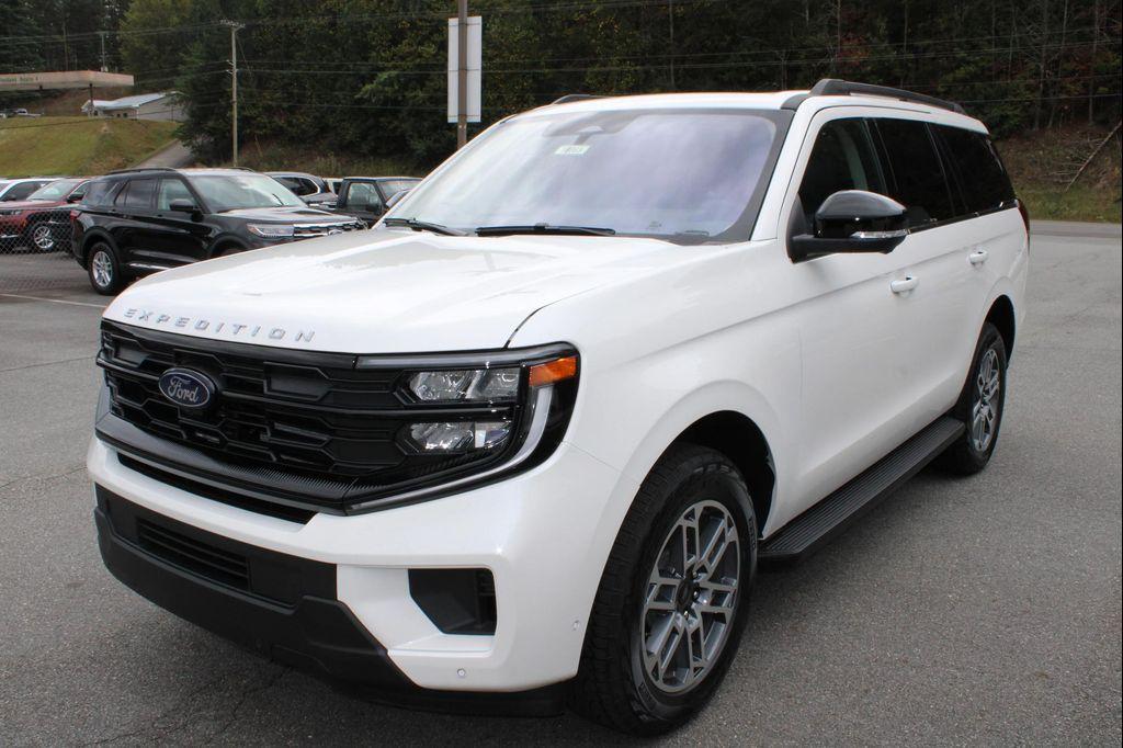 new 2025 Ford Expedition car, priced at $73,995