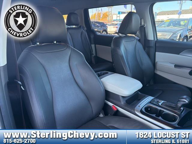 used 2023 Kia Carnival car, priced at $29,899